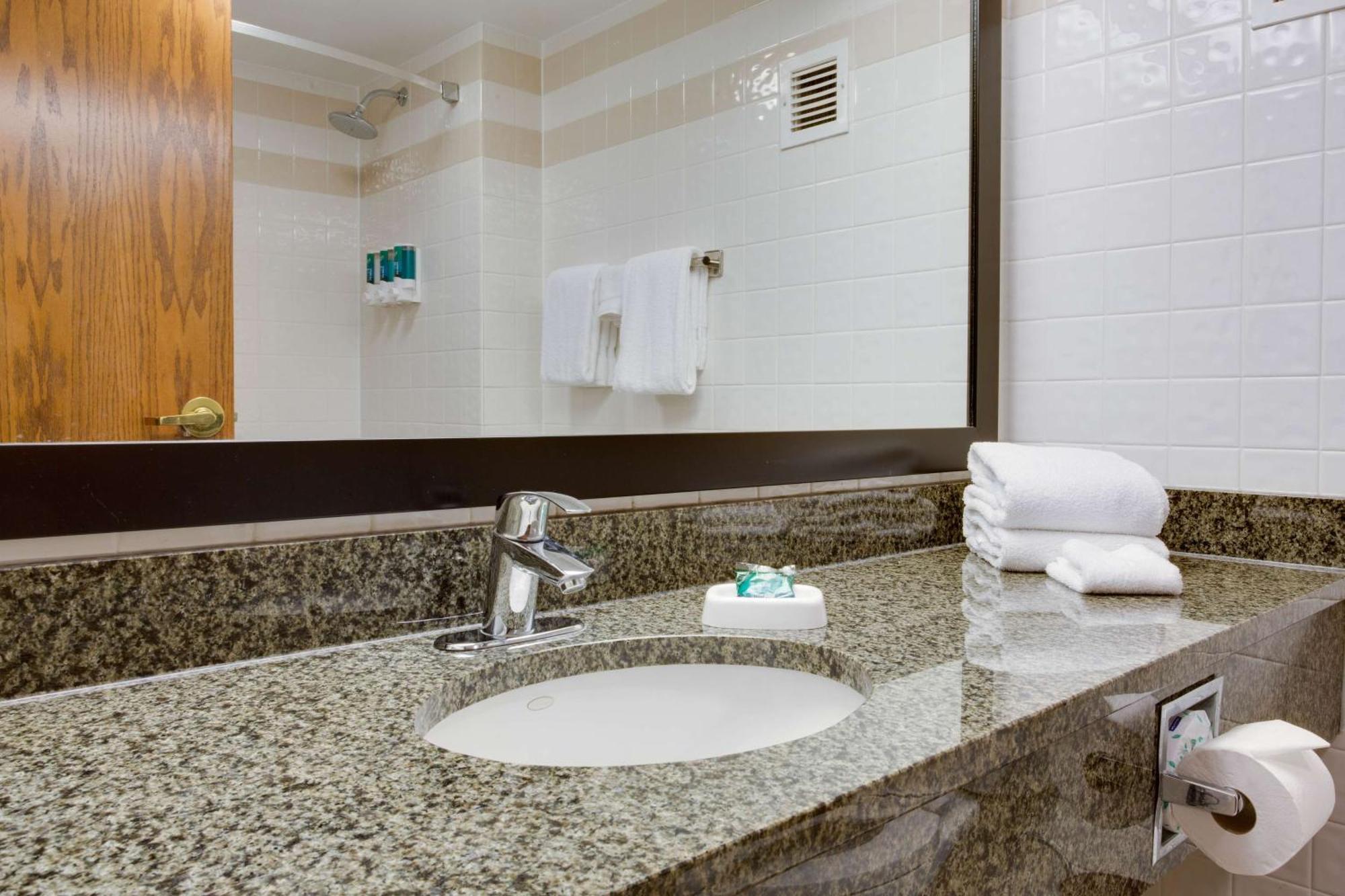 Hotel Drury Plaza Airport San Antonio
