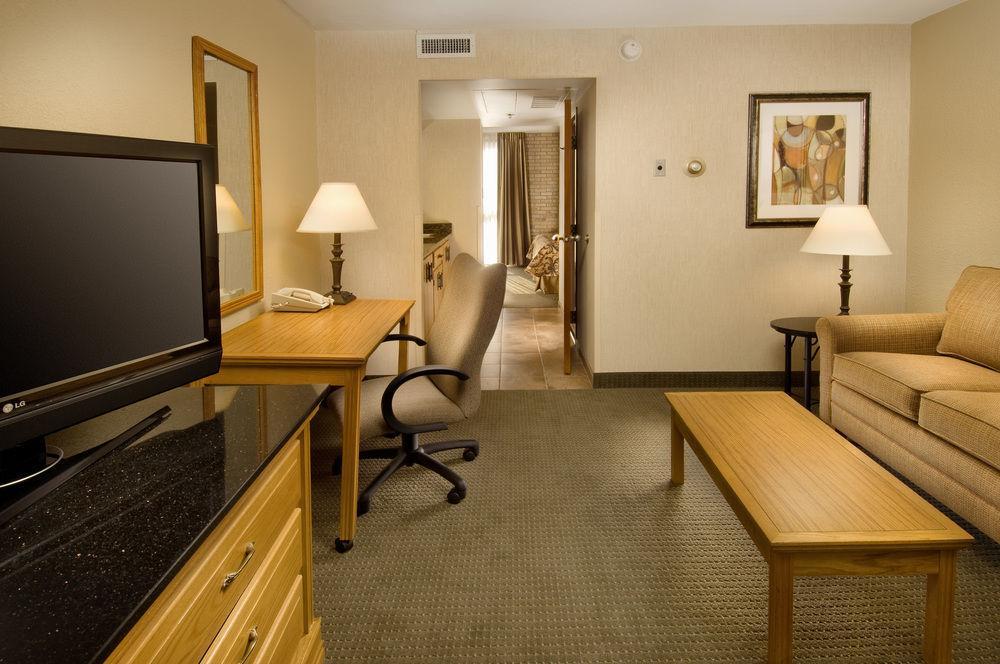 Drury Plaza Airport Hotel San Antonio